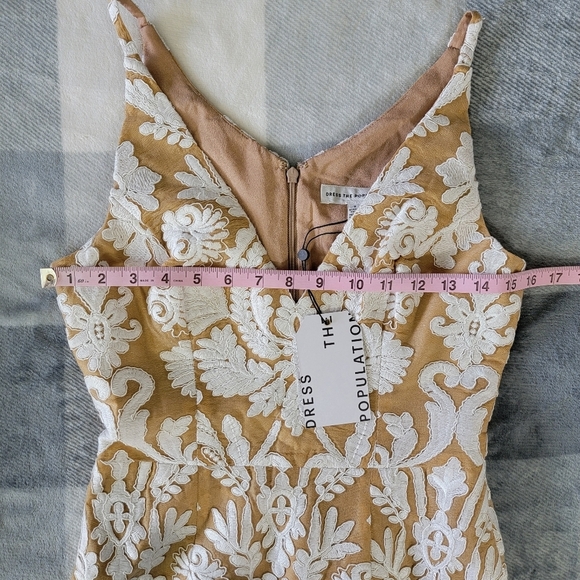 NWT Dress The Population Isabelle Dress Beige White Tulip Hem Sleeveless Small - Picture 15 of 16
